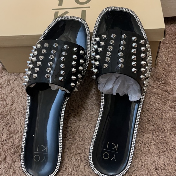 Black sandal with diamonds studs - Picture 3 of 5